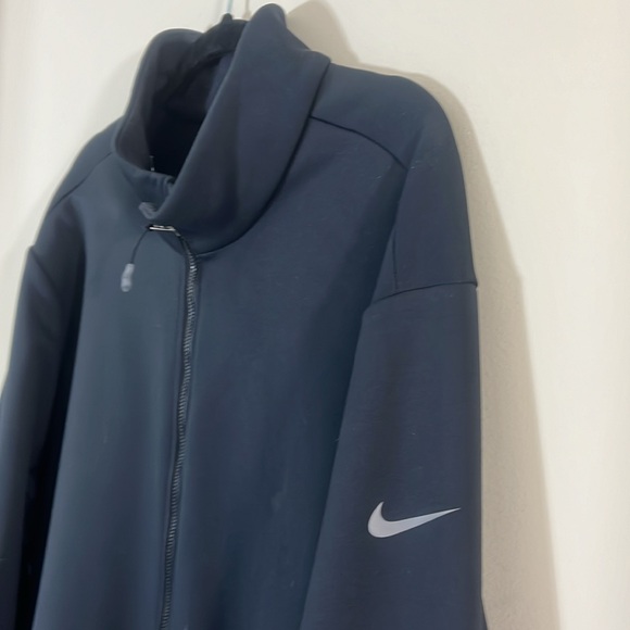 Nike Golf Black Therma-Fit Full Zipper Jacket with White Swoosh & Side Pockets - Picture 5 of 9